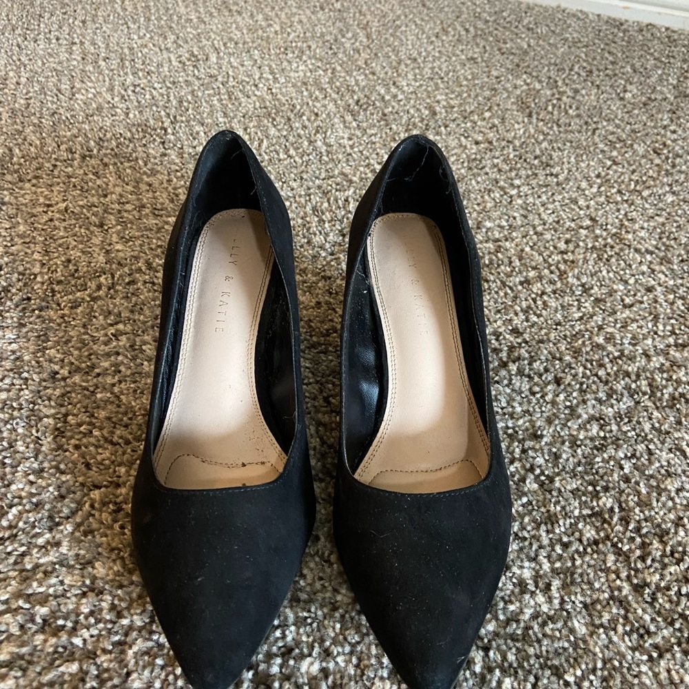Marc fisher size 9 black suede chunky heel